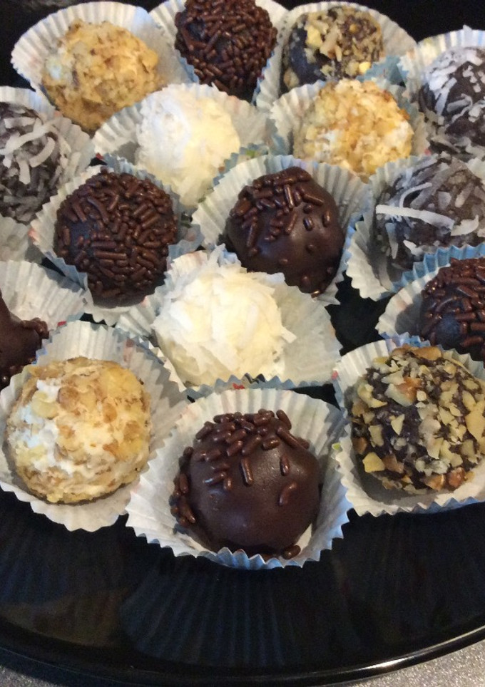 Una foto de Bombones Cremosos/Bombones de Nuez/Trufas de Nuez y Torta de Cho