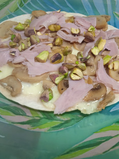 Una foto de Tortipizza de champiñones, pistachos y queso