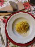 Spaghetti crema di taleggio zafferano polvere di pistacchi