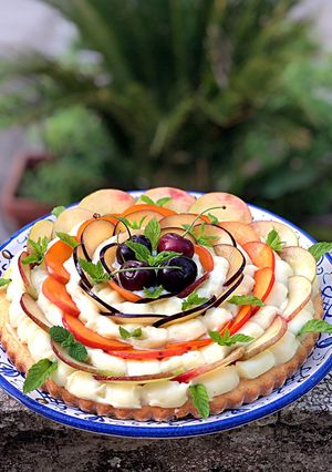Foto di Crostata Morbida con crema pasticcera al limone 🍋 e frutta di stagione 🍒🍑🍓