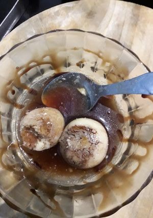 A picture of Jaggery sondesh.