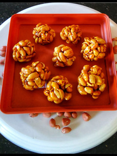வேர்க்கடலை உருண்டை(peanut balls recipe in tamil) செய்முறை முக்கிய புகைப்படம்