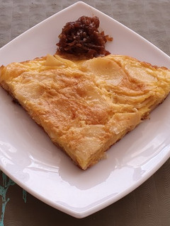 Una foto de Tortilla de huevo con papas