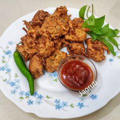A picture of Dudhi or Bottle Gourd Pakoda (Dudhi na Bhajiya).
