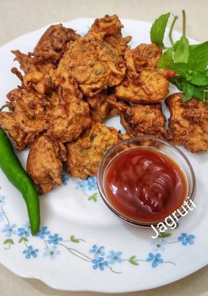 A picture of Dudhi or Bottle Gourd Pakoda (Dudhi na Bhajiya).