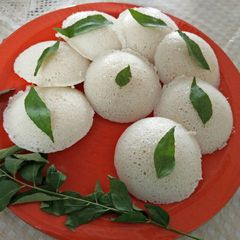 A picture of Samak rice idlies.