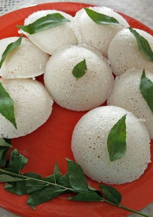 A picture of Samak rice idlies.
