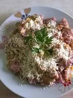Una foto de Ñoquis de remolacha con salsa blanca