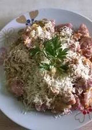 Una foto de Ñoquis de remolacha con salsa blanca