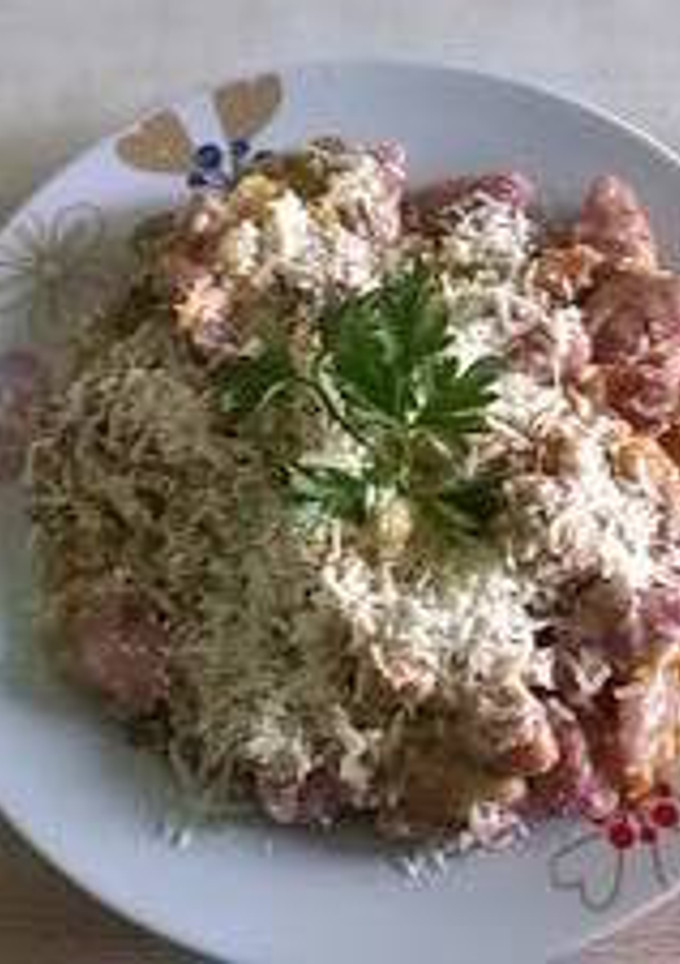 Una foto de Ñoquis de remolacha con salsa blanca
