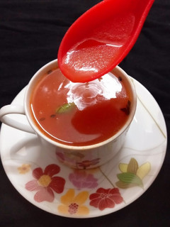 ટામેટાં બીટનો સૂપ (Tomato Beetroot Soup Recipe In Gujarati) રેસીપી મુખ્ય ફોટો