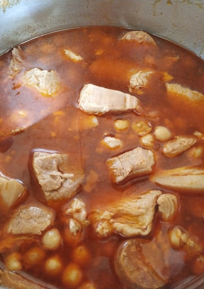 Una foto de Garbanzos con carne y chorizo 🍲