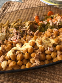 Una foto de Garbanzos con verdura terminados en horno con alioli