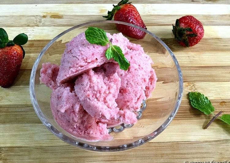 Recipe of Super Quick Sugar-Free Strawberry Ice Cream