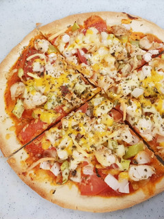 Una foto de Pizza de pollo