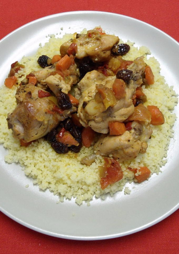Una foto de Guiso de pollo con couscous