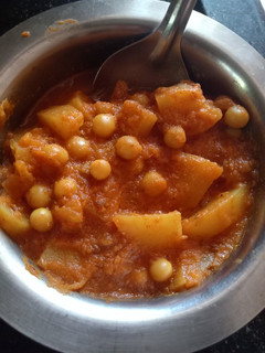 உருளைக்கிழங்கு குருமா (Urulaikilanku kuruma recipe in tamil) செய்முறை முக்கிய புகைப்படம்