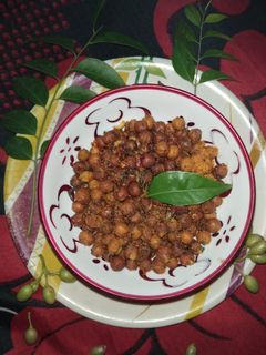 काले चने की चटपटी नमकीन 😋 रेसिपी मुख्य फोटो