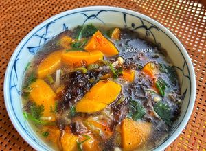 Hình của món Canh Bí Đỏ Rong Biển Chay.