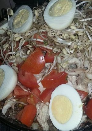 Una foto de Ensalada de lentejas y pollo