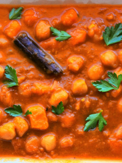 Una foto de Curry de garbanzos con calabaza y boniato