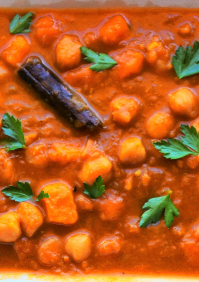 Una foto de Curry de garbanzos con calabaza y boniato