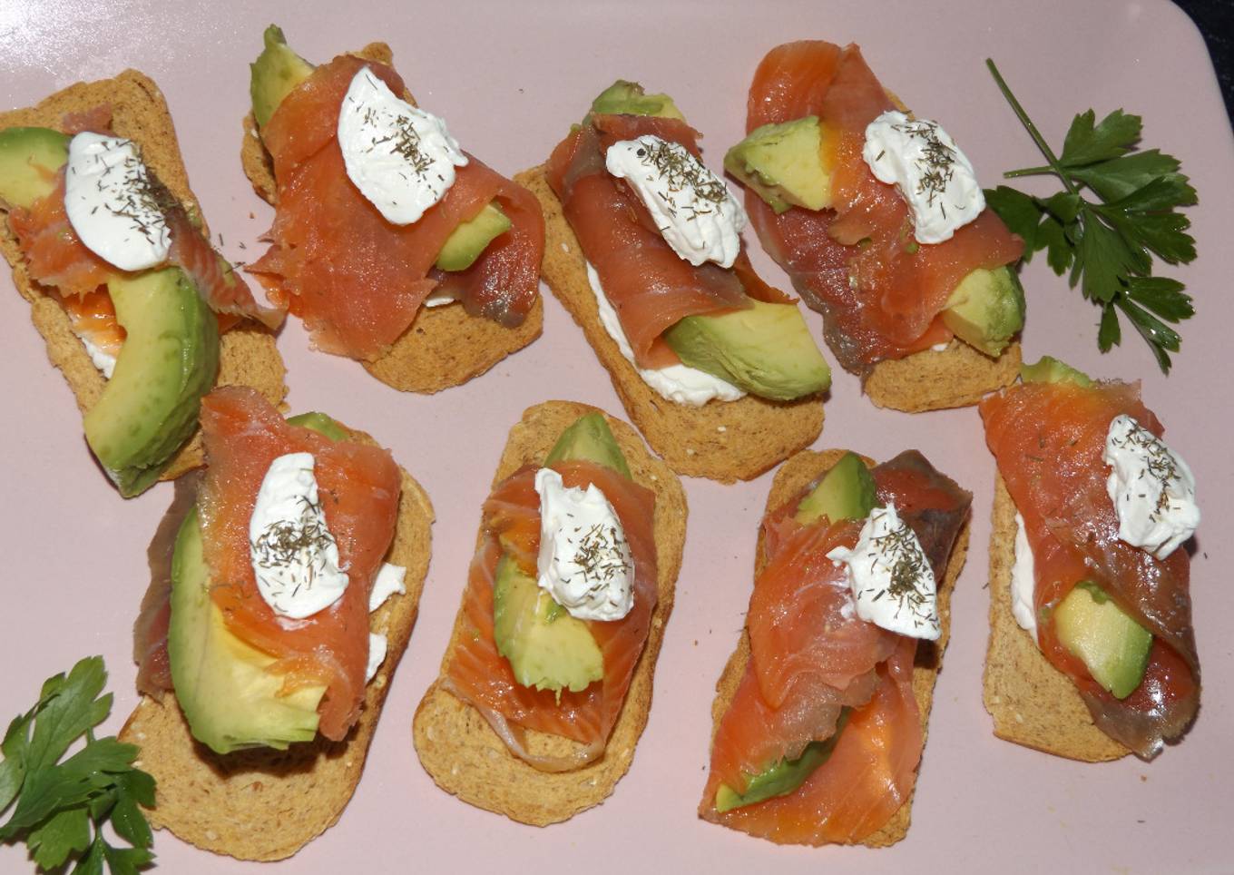 Salmón escocés ahumado en pan tostado