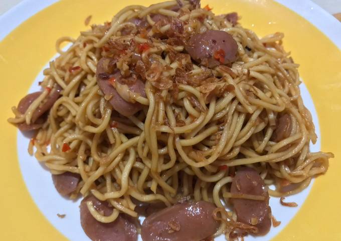 Mie goreng sosis pedas