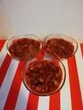 Postre ligero de queso con sirope de fresas