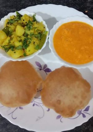 A picture of #SD4 Aamras poori, alu ki sabzi.