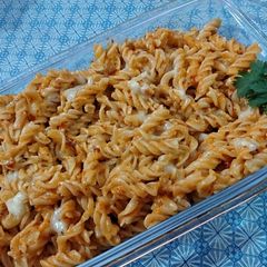 A picture of White sauce pasta.