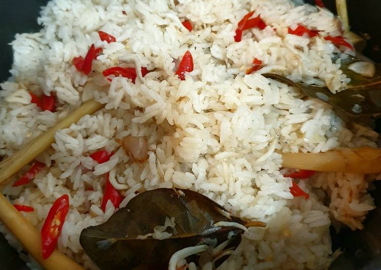 Cara Gampang Membuat Nasi Liwet Teri Ricecooker yang Enak Banget