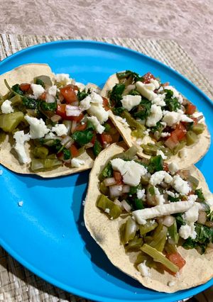 Una foto de Tostadas de nopales