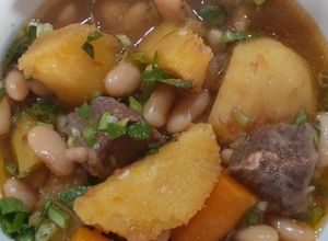 Hình của món Bò nấu đậu trắng.