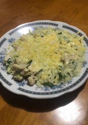 Una foto de Arroz con pollo y verdeo 🎖
