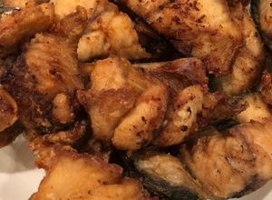 Hình của món Cá saba lắc bột chiên giòn.