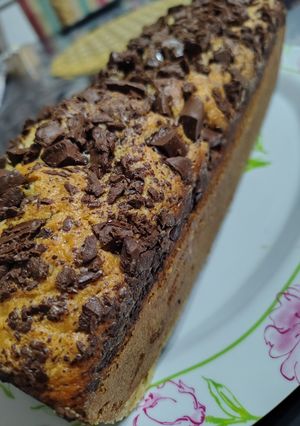 Una foto de Budín de banana y chocolate 🍌🍫