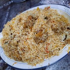 A picture of White chicken biryani.