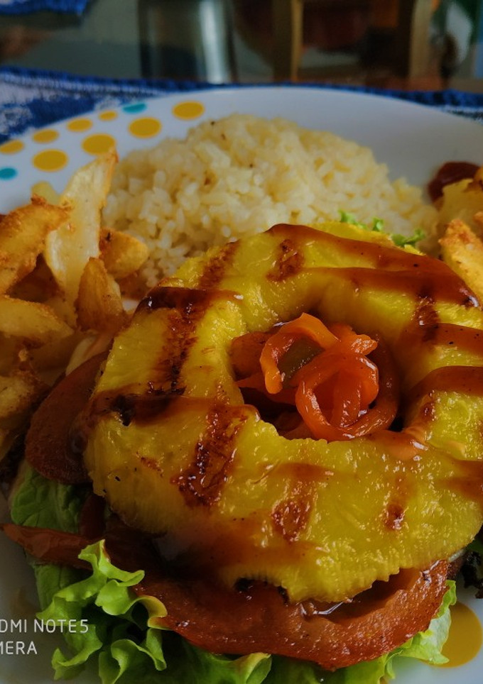 Una foto de Hamburguesa Hawaiina