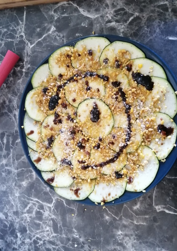 Una foto de Carpaccio de calabacín