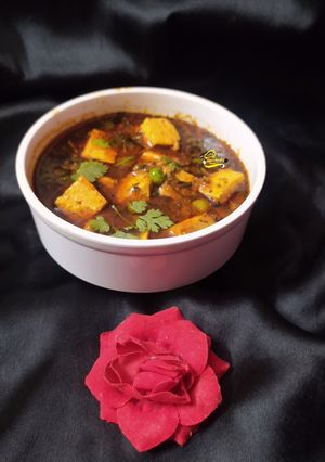शाही पनीर मटर भाजी (shahi paneer matar bhaji recipe in marathi) रेसिपी चे मुख्य फोटो 