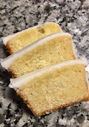 Una foto de Budín de limón súper exquisito 🍋 🍋🍋