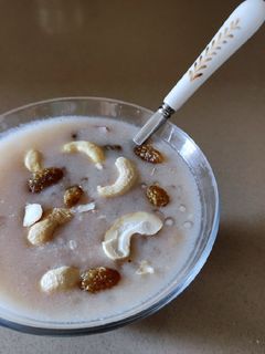 साबुदाण्याची खीर (Sabudana kheer recipe in marathi) रेसिपी चे मुख्य फोटो 