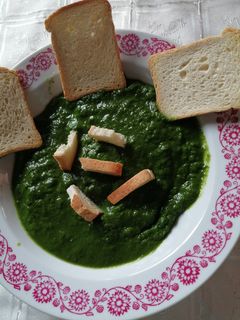 Fokhagymás medvehagyma-leves pirított kenyérrel (rántásmentes) recept fotója