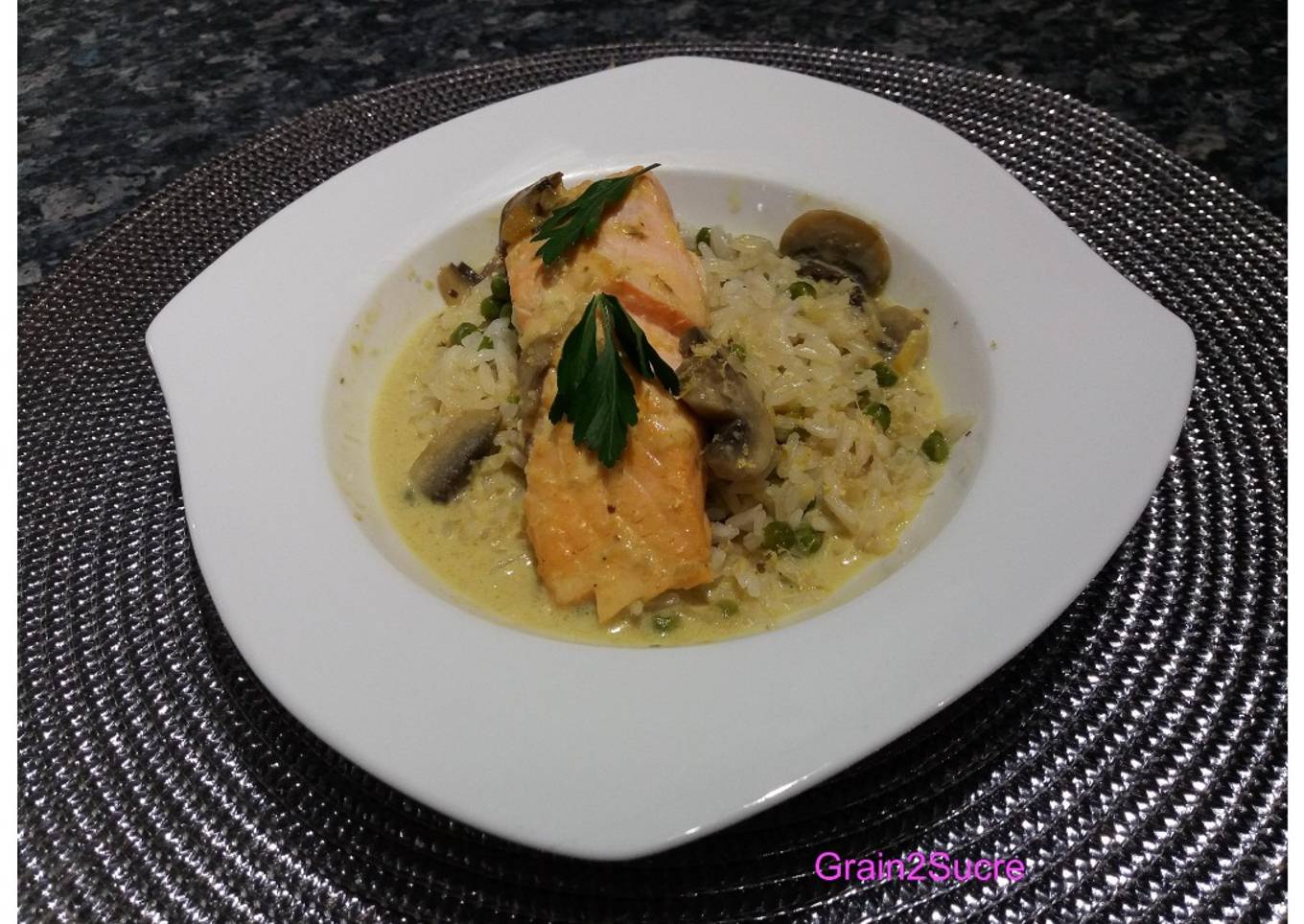 Saumon Au Bouillon Thaï Riz Aux Petits Pois