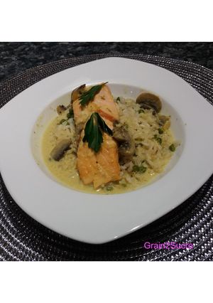 Une photo de Saumon Au Bouillon Thaï Riz Aux Petits Pois