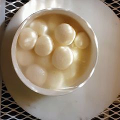 A picture of Gulab flavour Rasgulla.
