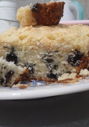 Una foto de Budín crumble de arándano y limón