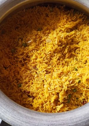 বাসন্তী পোলাও (basanti pulao recipe in Bengali) রেসিপির প্রধান ছবি