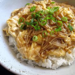 A picture of Scrambled Eggs with Nametake Enoki.